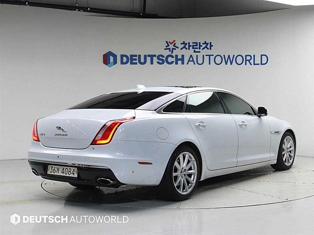 재규어 XJ 3.0D 프리미엄 럭셔리 LWB 사진 2/20