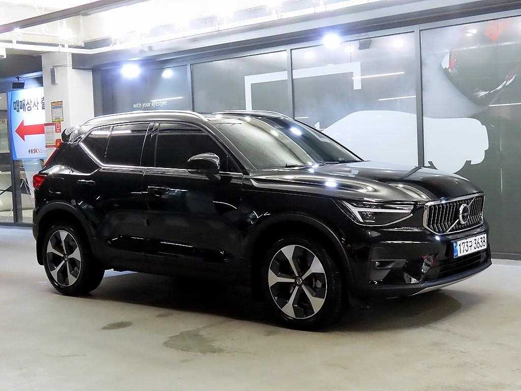 XC40 B4 AWD 플러스 브라이트 2025년식