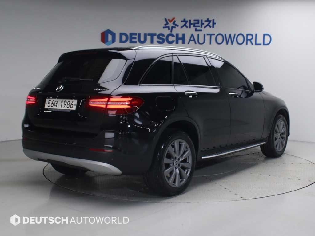 벤츠 GLC 클래스 GLC 350 e 4MATIC 사진 2/20