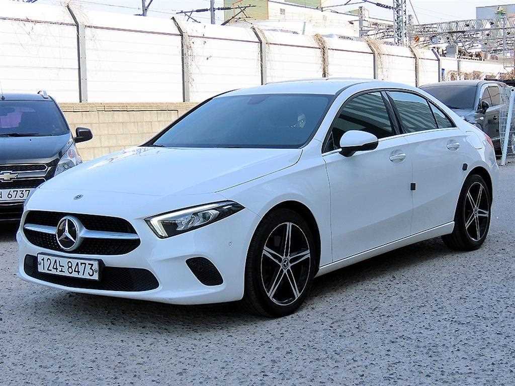 벤츠 A 클래스 A250 4MATIC 세단 사진 2/18