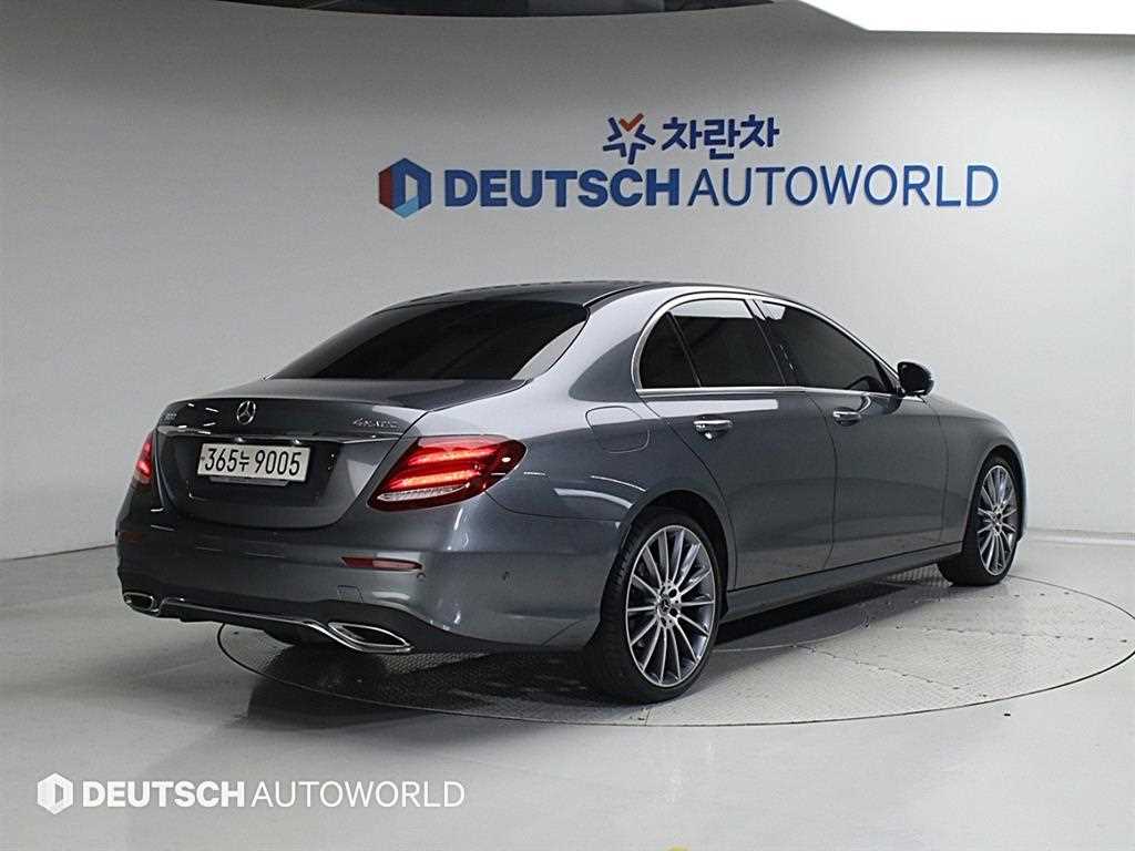 벤츠 E 클래스 E300 4MATIC AMG LINE 사진 2/20