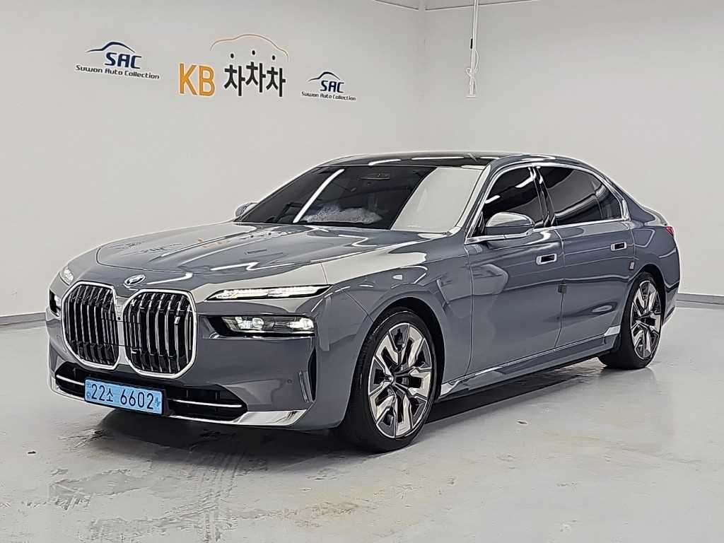BMW i7 xDrive 60 DPE 사진 2/20