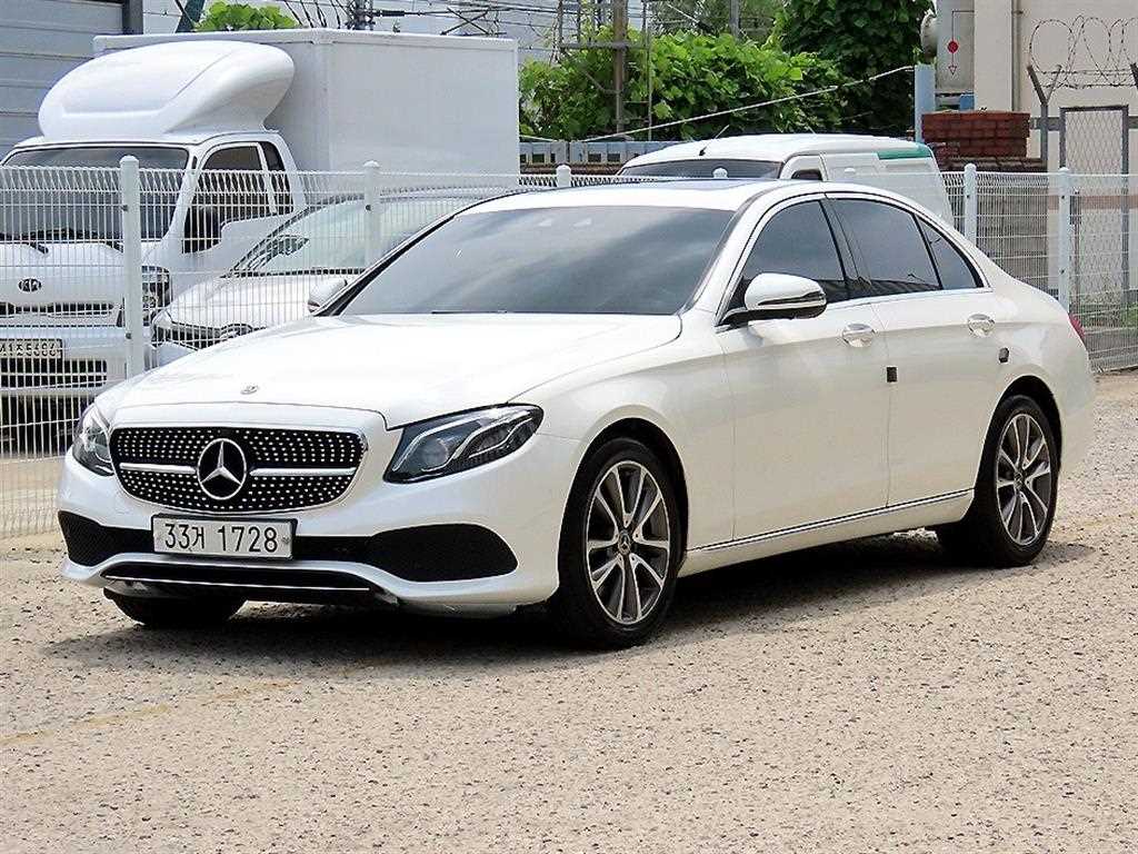 벤츠 E 클래스 E300 4MATIC 아방가르드 사진 2/20
