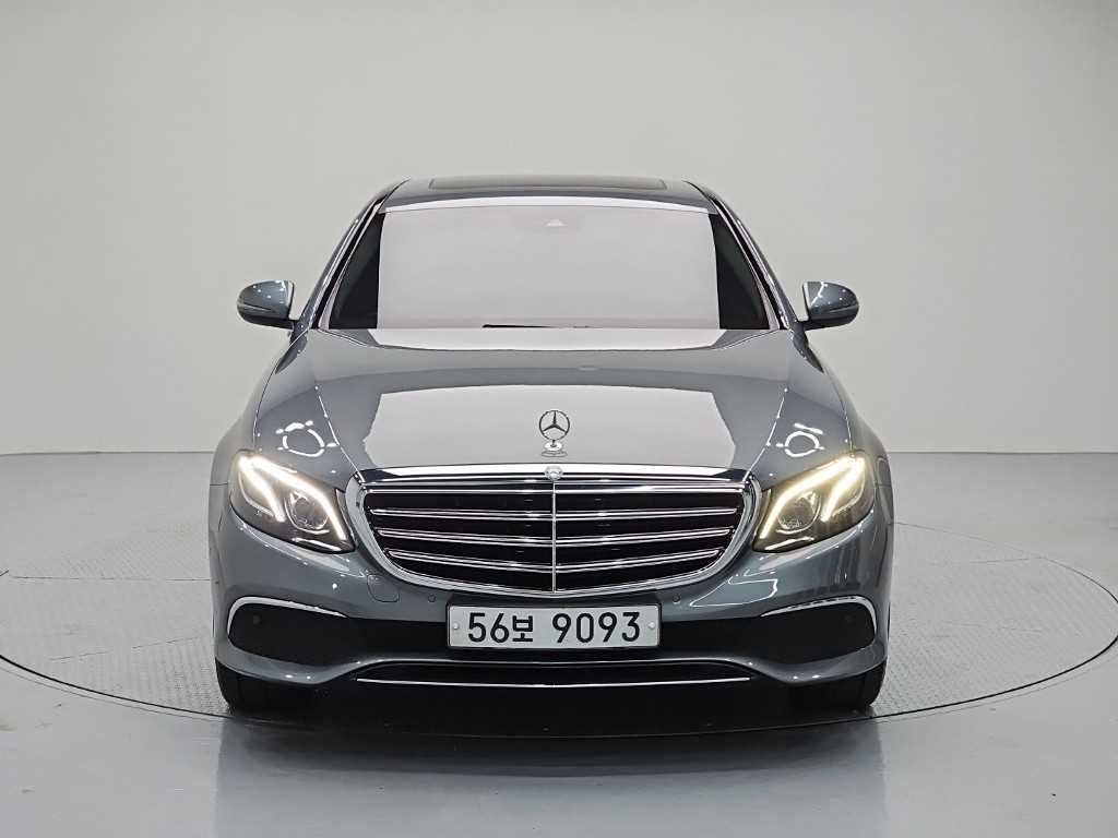 벤츠 E 클래스 E220d 익스클루시브 사진 2/19