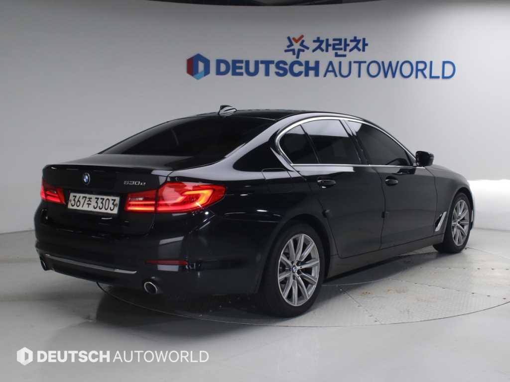 BMW 5시리즈 530e 럭셔리 플러스 사진 2/20