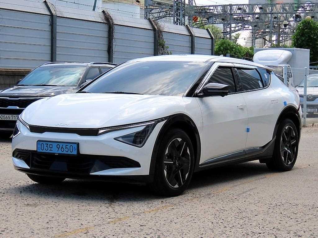 기아 EV6 롱레인지 4WD 어스 사진 2/20