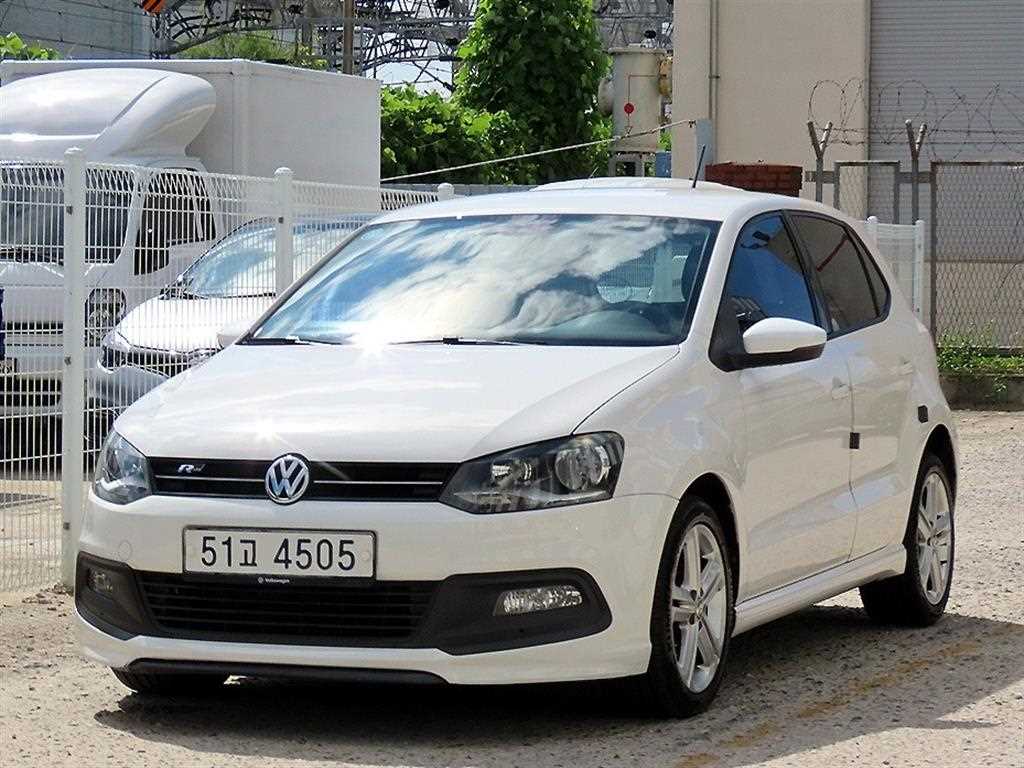 폭스바겐 폴로 1.6 TDI R-LINE 사진 2/17