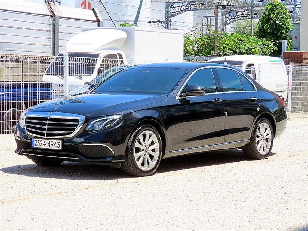 벤츠 E 클래스 E220d 익스클루시브 사진 2/20