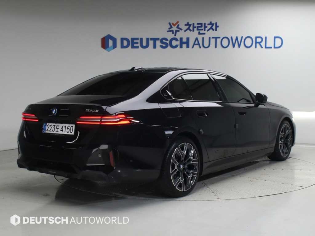 BMW 5시리즈 530e xDrive M 스포츠 사진 2/20