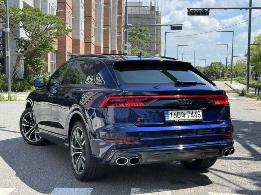 아우디 SQ8 4.0 TDI 콰트로 사진 2/20