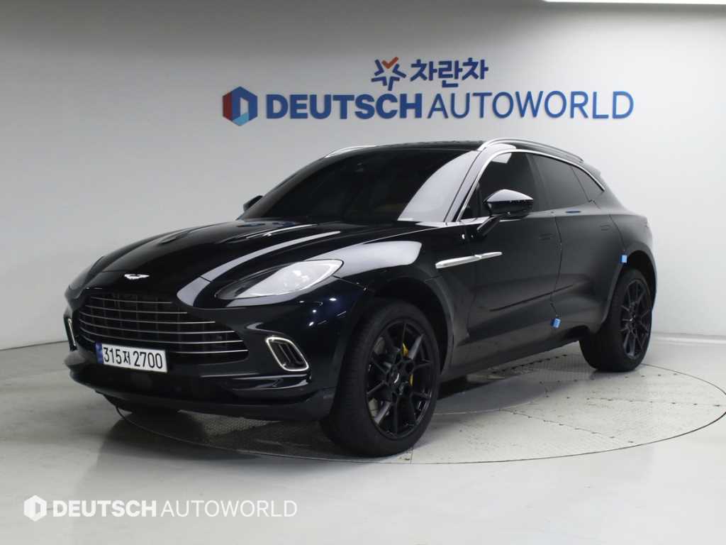 DBX 4.0 V8 2023년식