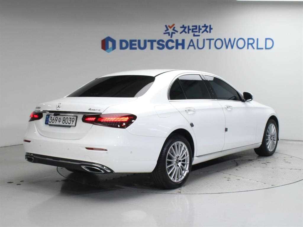 벤츠 E 클래스 E220d 4MATIC 익스클루시브 사진 2/20