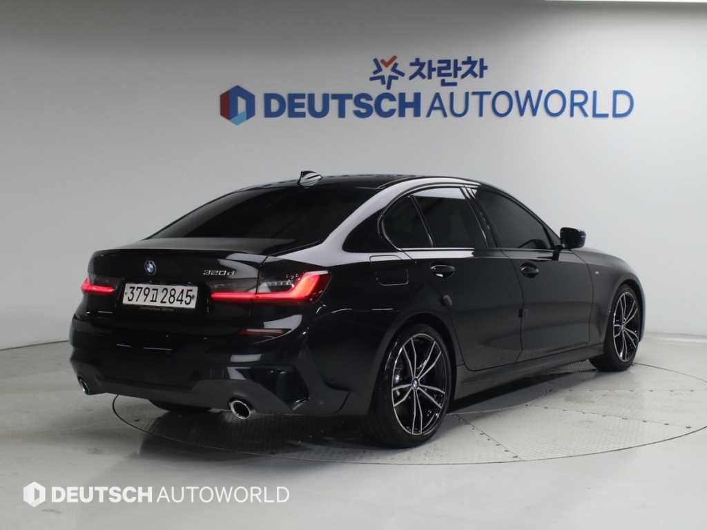 BMW 3시리즈 320d M 스포츠 사진 2/20