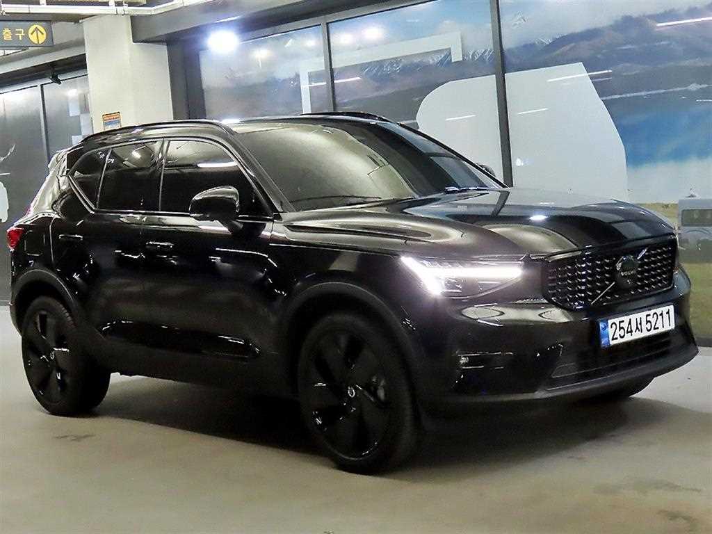 XC40 B4 AWD 블랙 에디션 2025년식