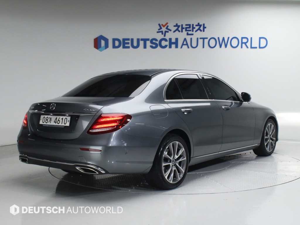 벤츠 E 클래스 E300 4MATIC 아방가르드 사진 2/20