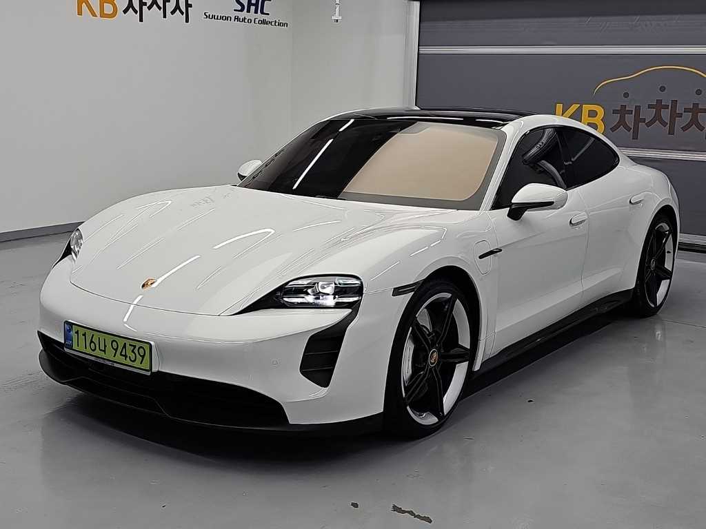 포르쉐 타이칸 GTS 사진