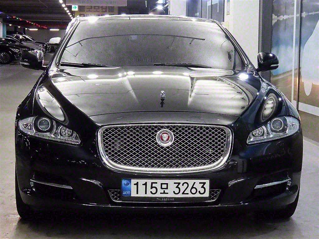 재규어 XJ 3.0D 프리미엄 럭셔리 LWB 사진 2/20