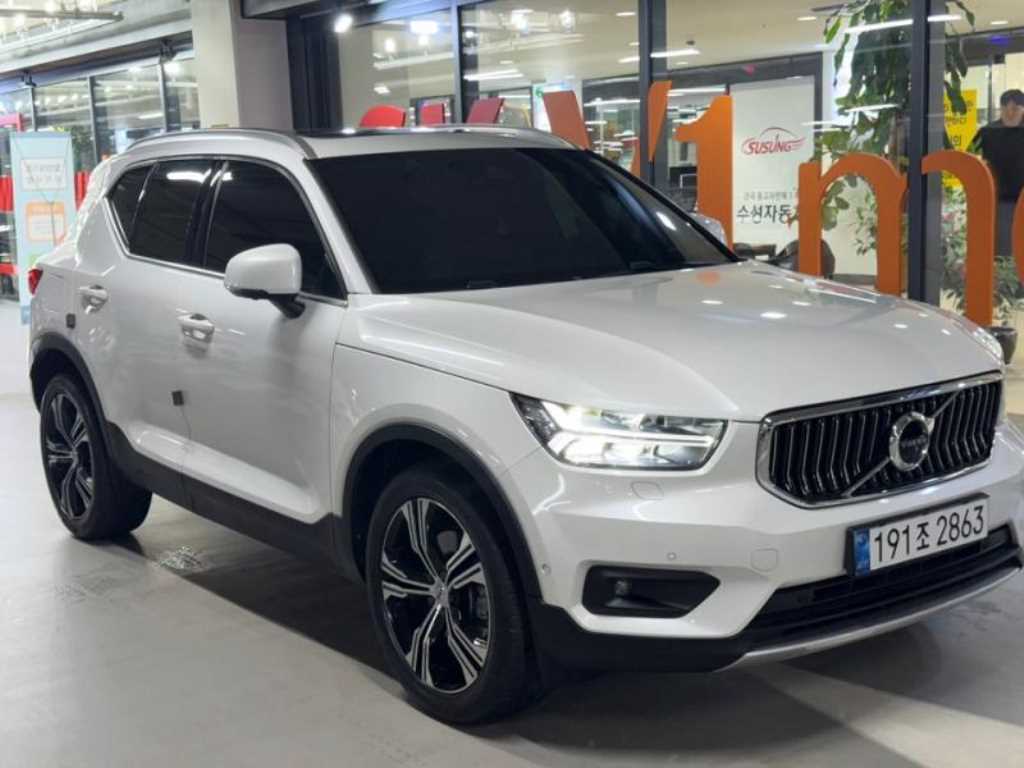 볼보 XC40 B4 AWD 인스크립션 사진 2/19