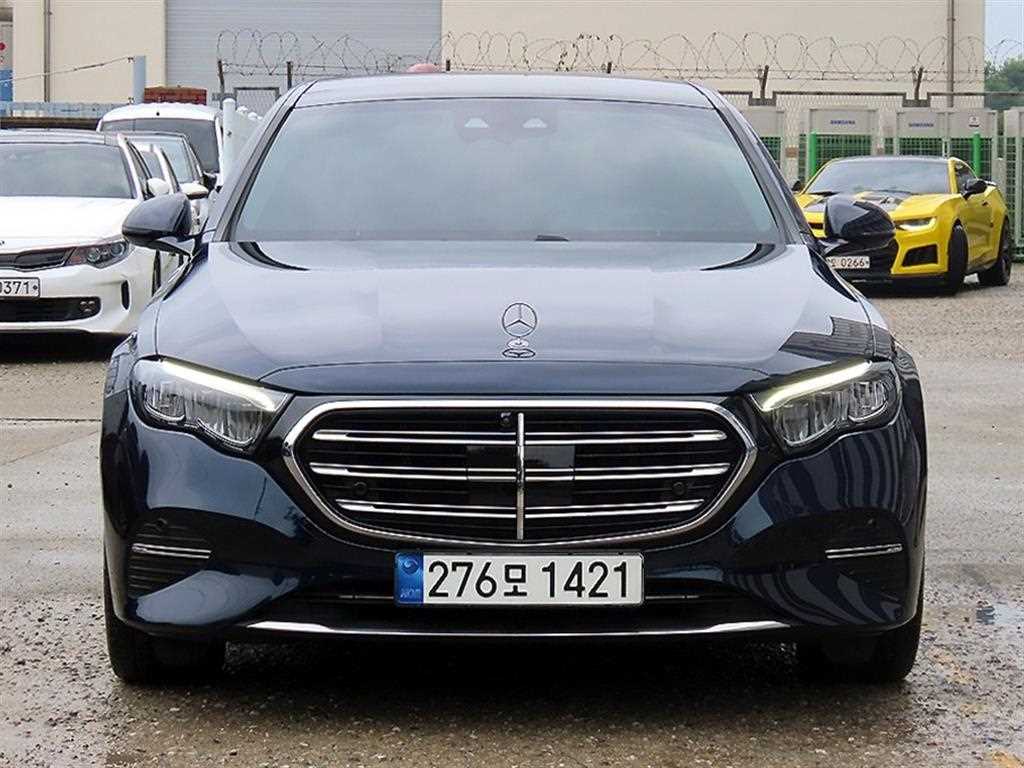 벤츠 E 클래스 E220d 4MATIC 익스클루시브 사진 2/20