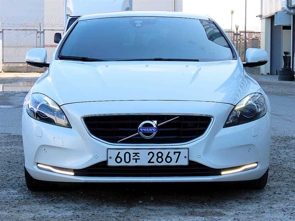 V40 크로스컨트리 D3 2015년식