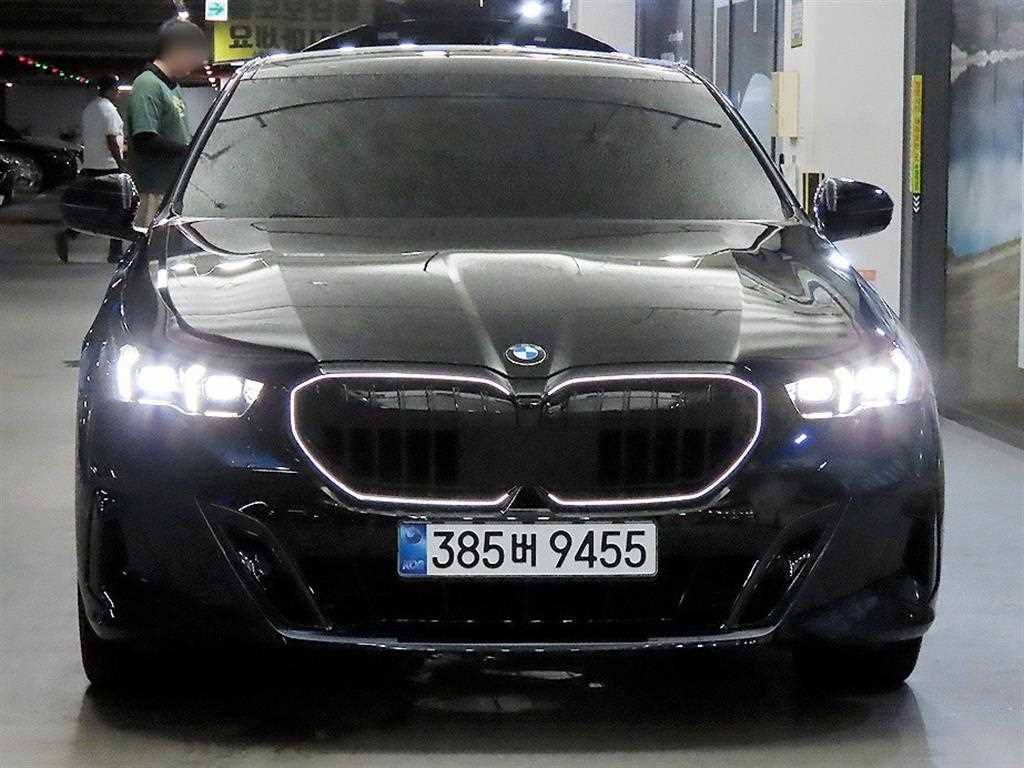 BMW 5시리즈 520i M 스포츠 사진 2/20