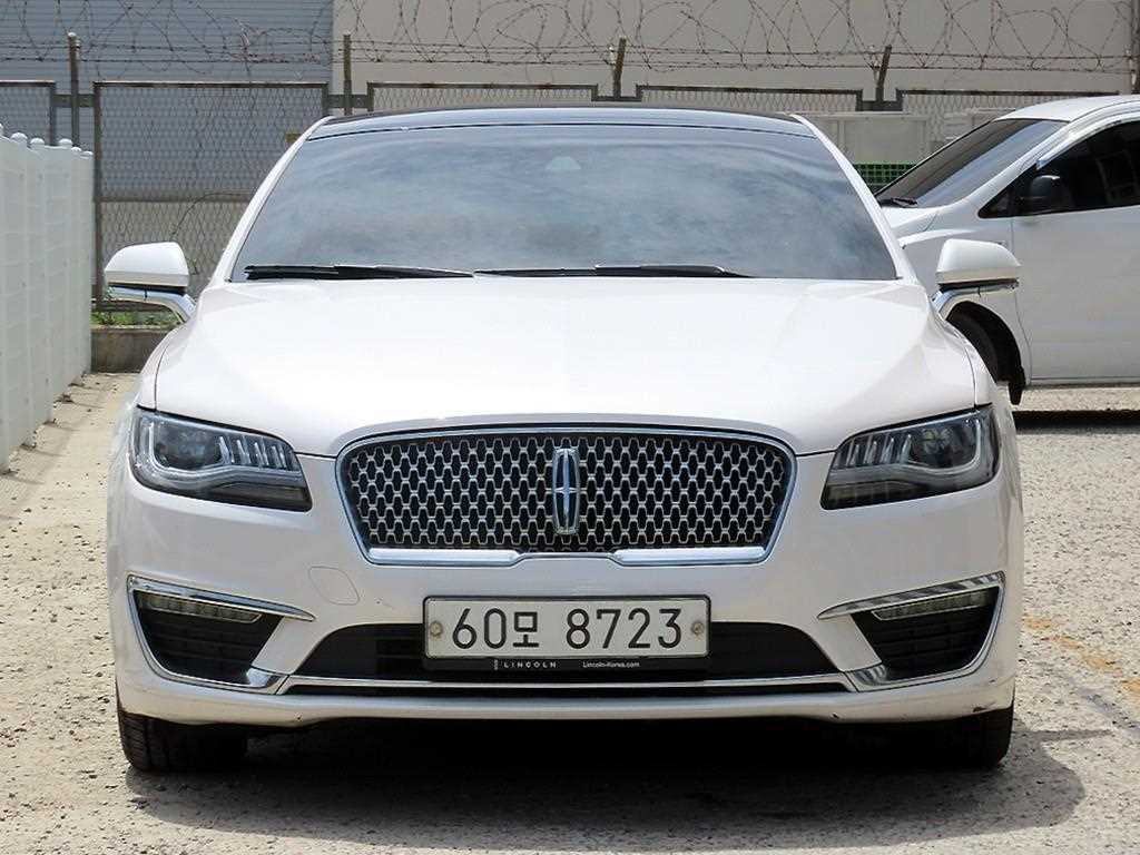 링컨 MKZ 하이브리드 리저브 사진