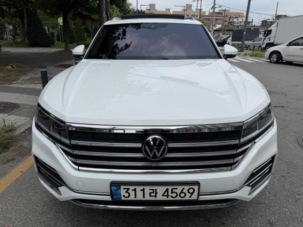 투아렉 3세대 3.0 TDI 프레스티지 2021년식