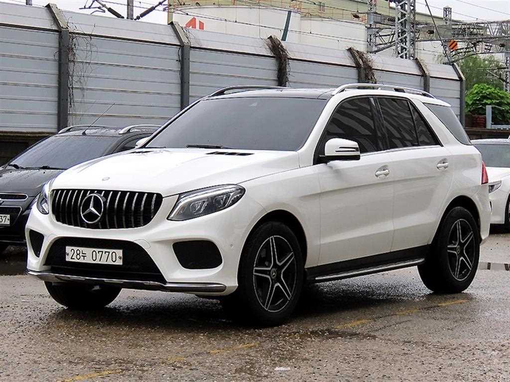 벤츠 GLE 클래스 GLE 350 d 4MATIC 사진 2/20