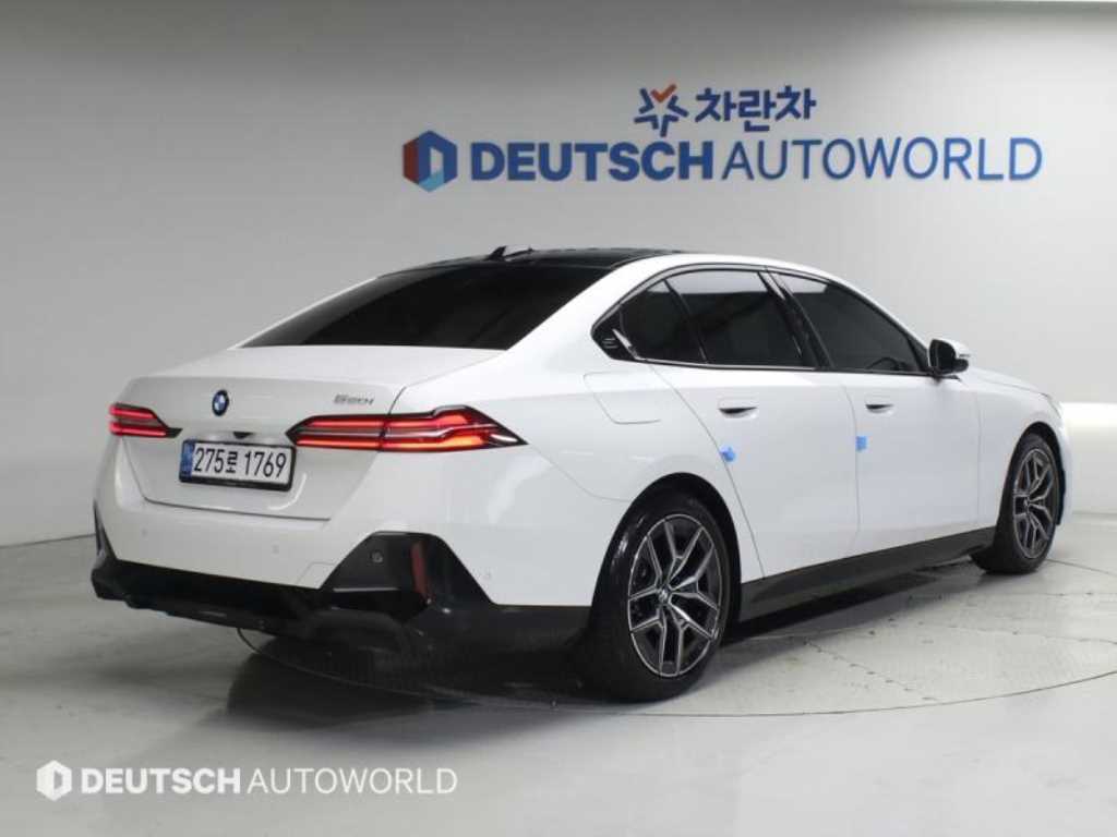 BMW 5시리즈 520i M 스포츠 사진 2/20