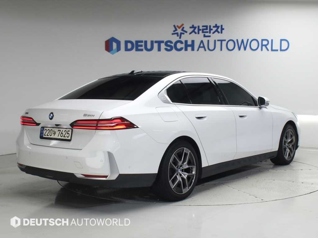 BMW 5시리즈 530i xDrive 기본형 사진 2/20