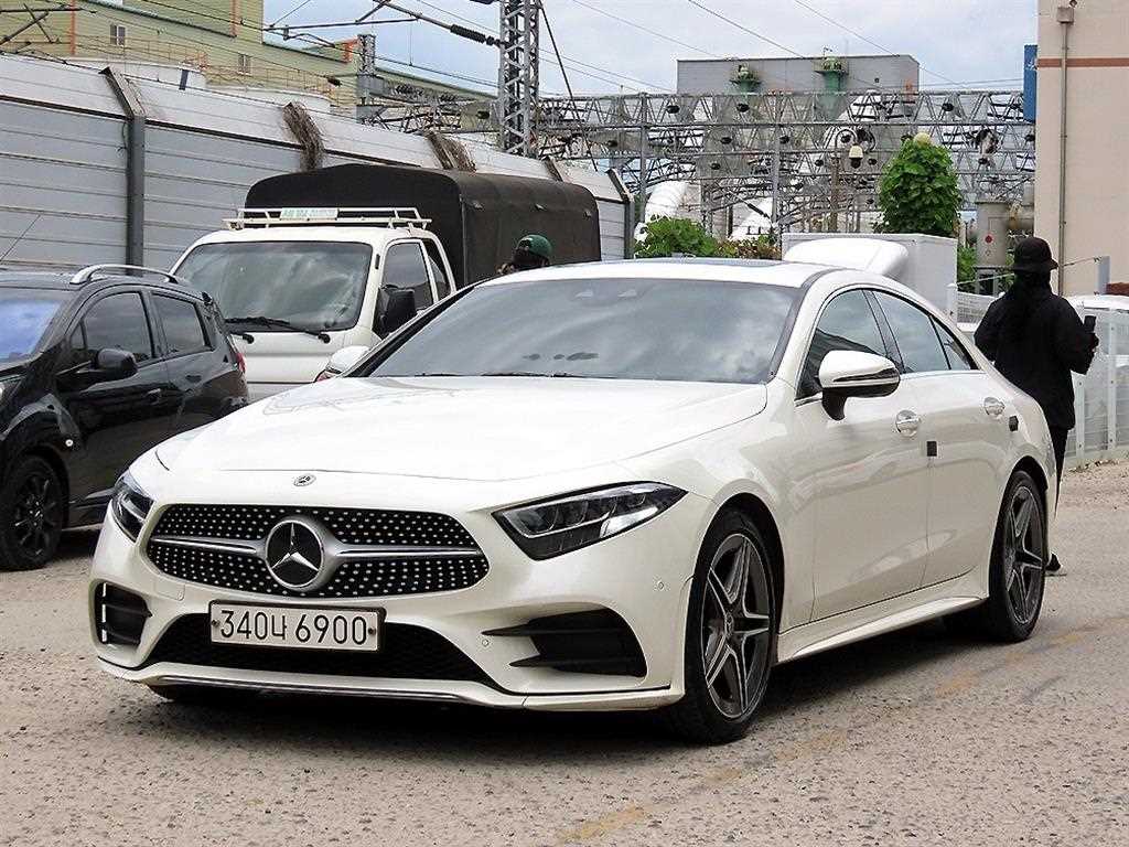 벤츠 CLS 클래스 CLS 300d AMG Line 사진 2/20