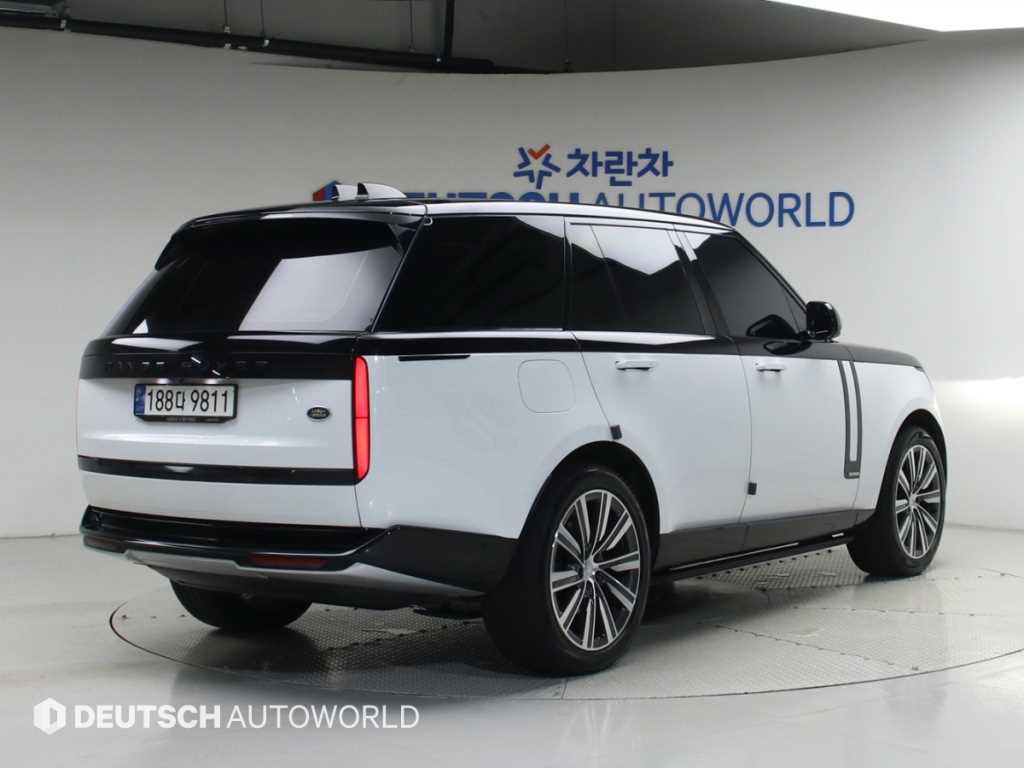 랜드로버 레인지로버 3.0 D350 SWB 오토바이오그래피 사진 2/20