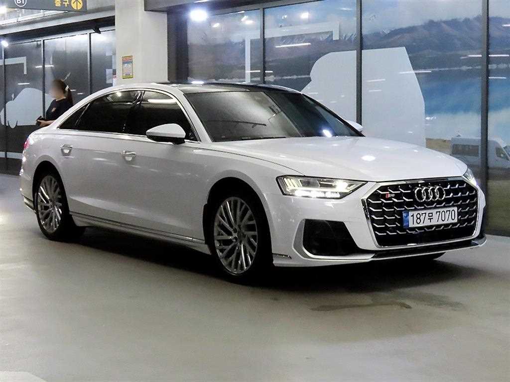 A8 (D5) 55 TFSI 콰트로 LWB 기본형 2018년식
