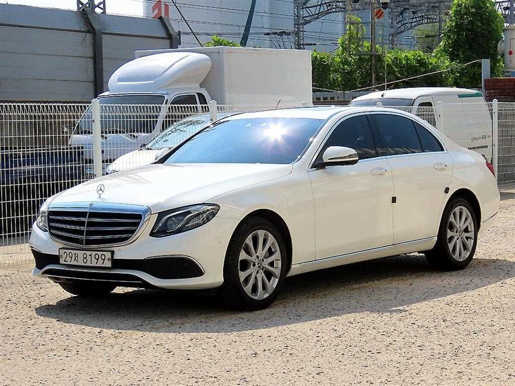 벤츠 E 클래스 E300 4MATIC 익스클루시브 사진 2/20