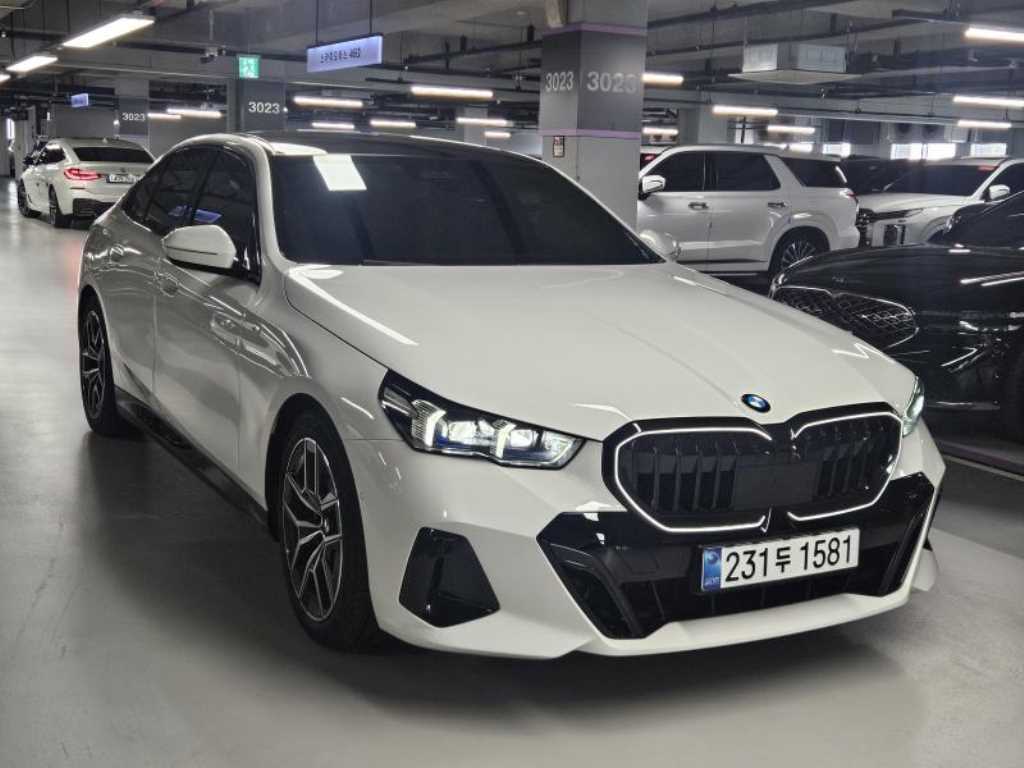 BMW 5시리즈 523d xDrive 기본형 사진 2/17