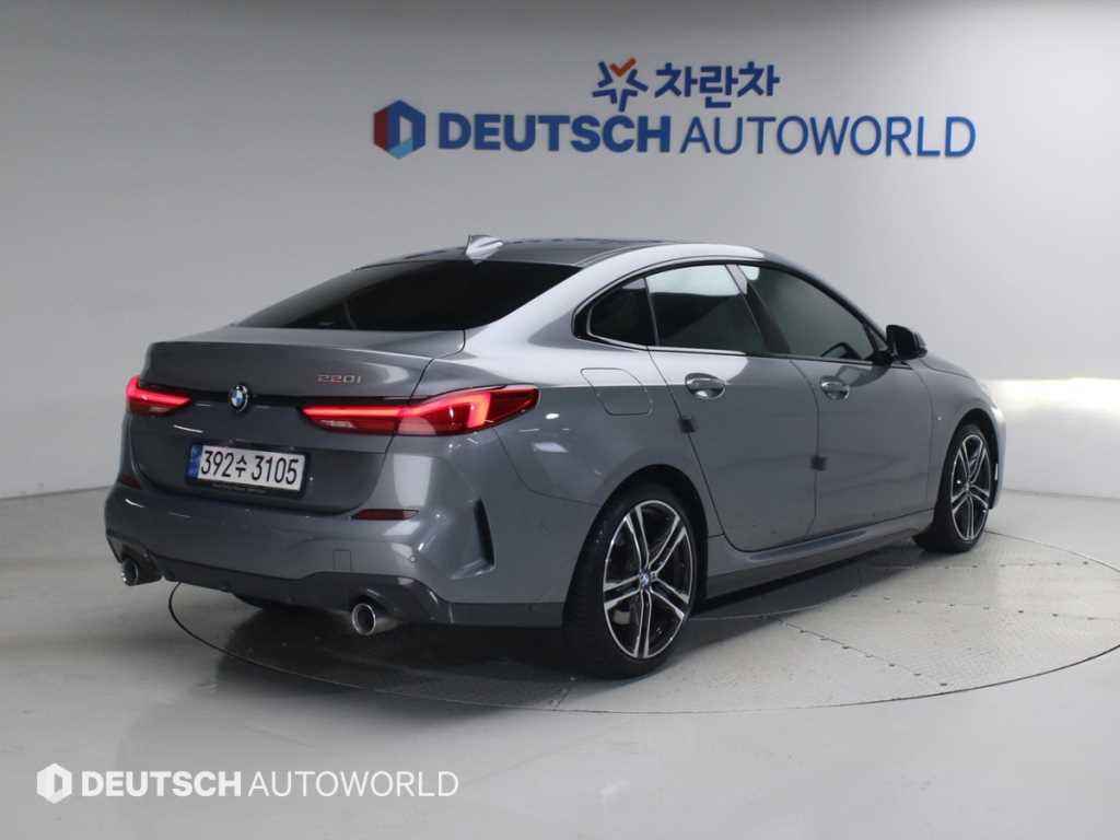 BMW 2시리즈 220i M 스포츠 사진 2/20