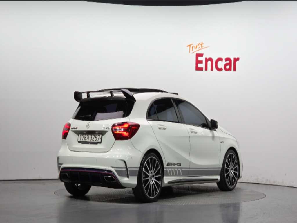 벤츠 A 클래스 A45 AMG 4MATIC 사진 2/19
