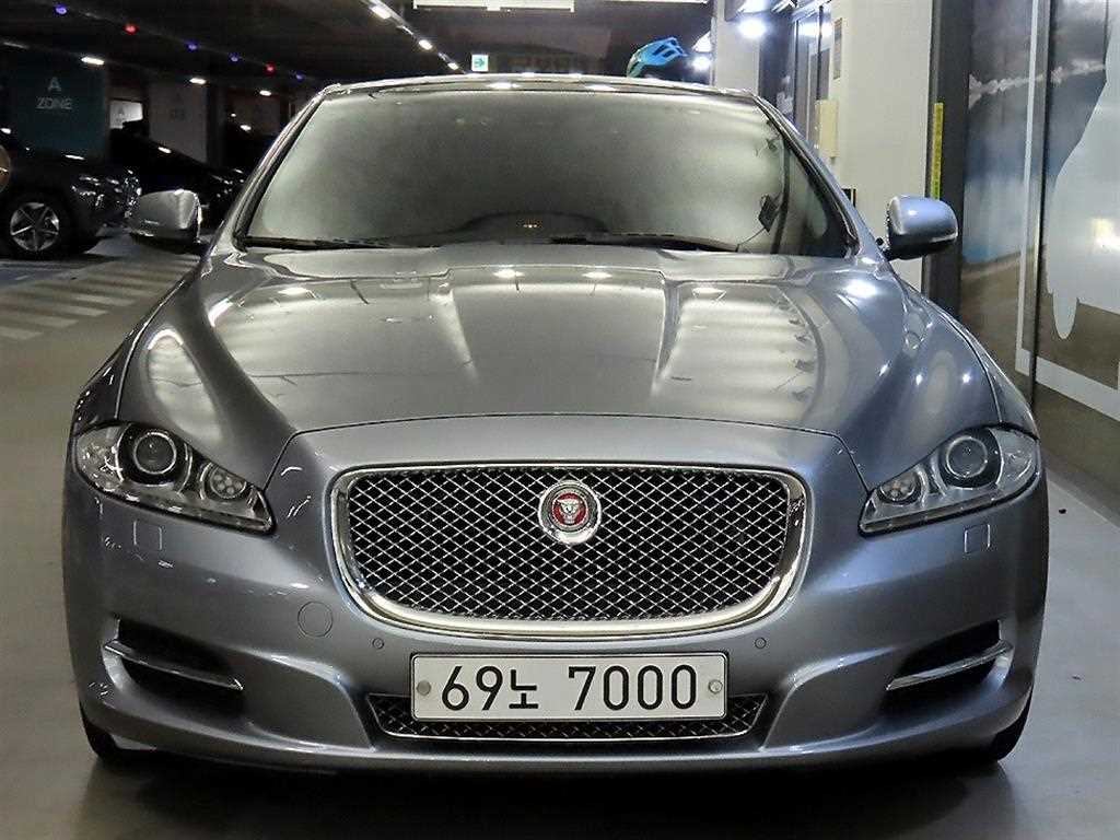 재규어 XJ 3.0 SC 프리미엄 럭셔리 LWB 사진 2/20