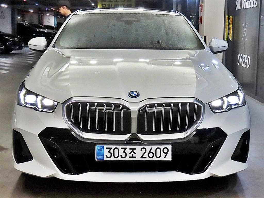 BMW 5시리즈 530e xDrive M 스포츠 사진 2/20