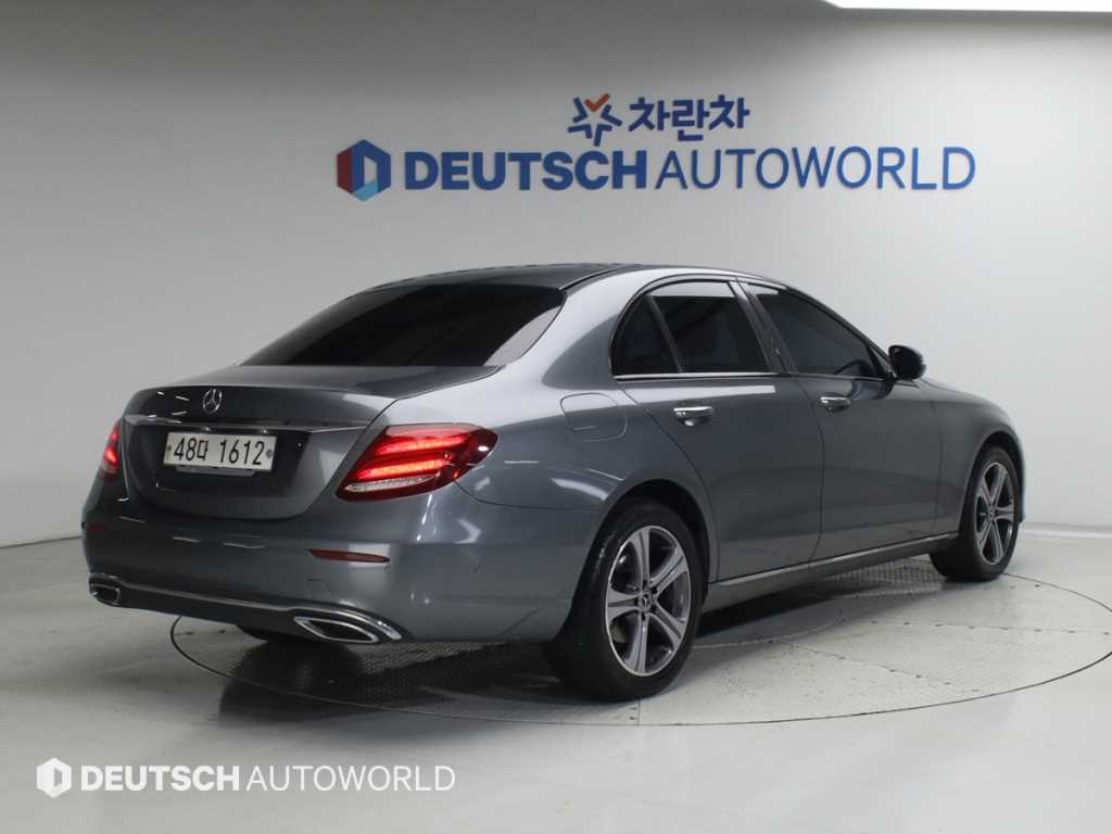 벤츠 E 클래스 E220d 아방가르드 사진 2/20