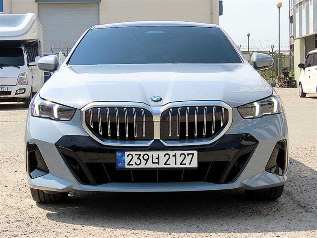BMW 5시리즈 530i xDrive M 스포츠 사진