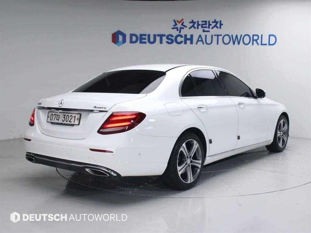 벤츠 E 클래스 E300 4MATIC 아방가르드 사진 2/20
