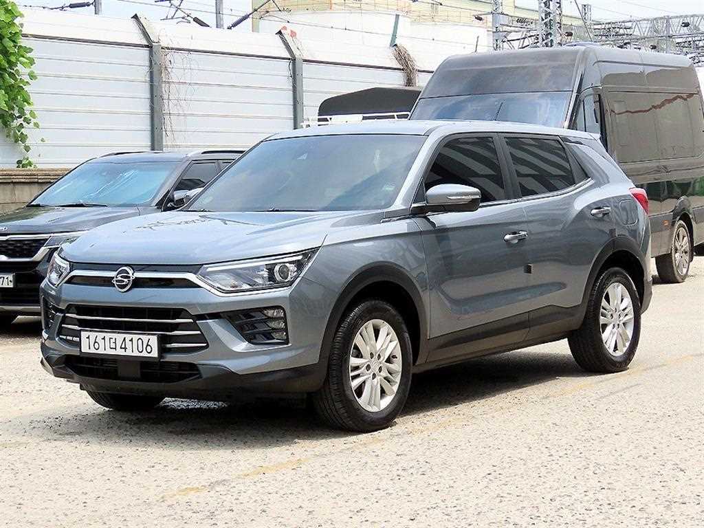 KGM 코란도 2WD 가솔린 1.5 C3 플러스 사진 2/19