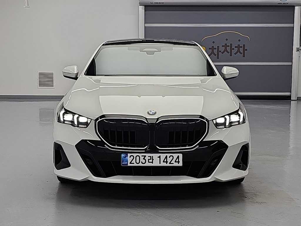 BMW 5시리즈 530i xDrive M 스포츠 사진 2/19