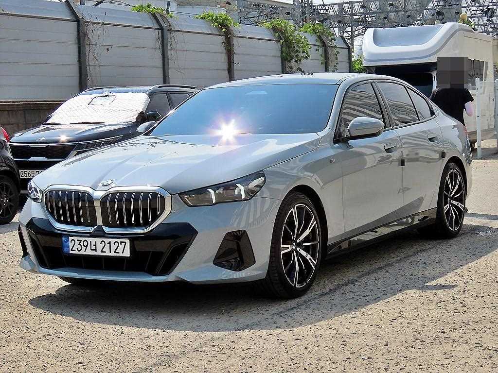 BMW 5시리즈 530i xDrive M 스포츠 사진 2/20