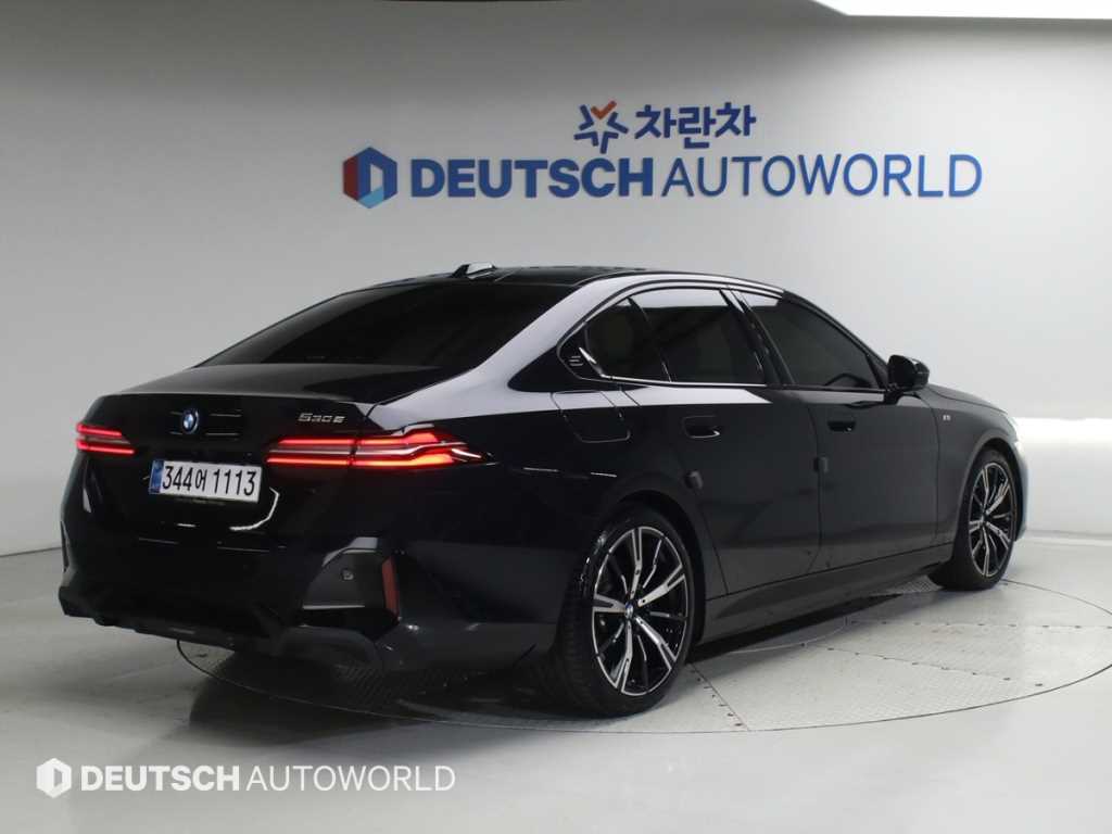 BMW 5시리즈 530e M 스포츠 사진 2/20