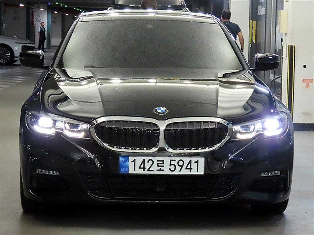 BMW 3시리즈 320i M 스포츠 사진 2/18