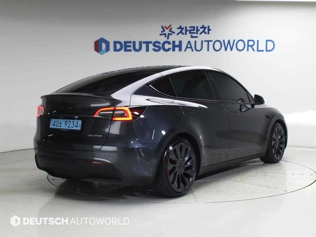 테슬라 모델 Y 퍼포먼스 사진 2/20
