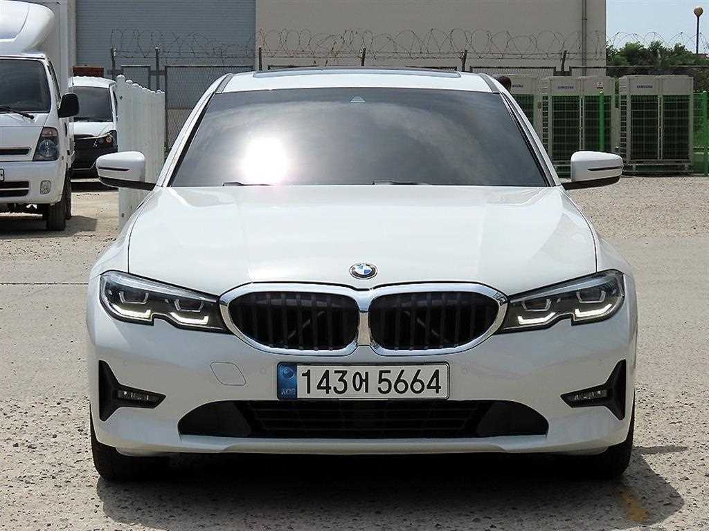BMW 3시리즈 320i M 스포츠 사진