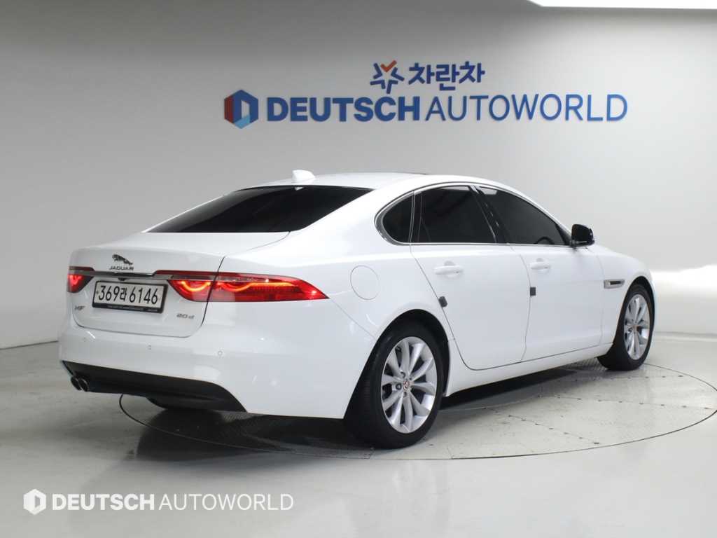 재규어 XF 2.0D 포트폴리오 사진 2/20